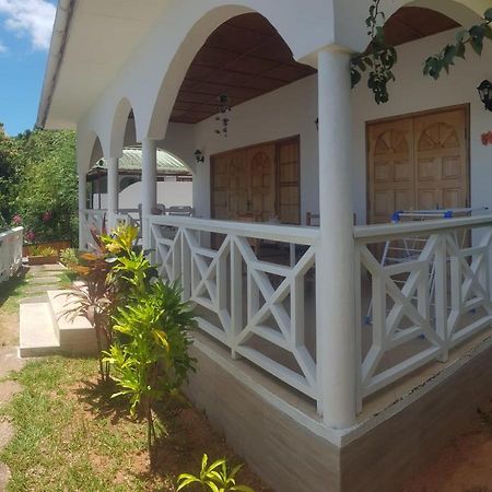 Baie S.Te Anne Case Vacanza Baie Sainte Anne Esterno foto