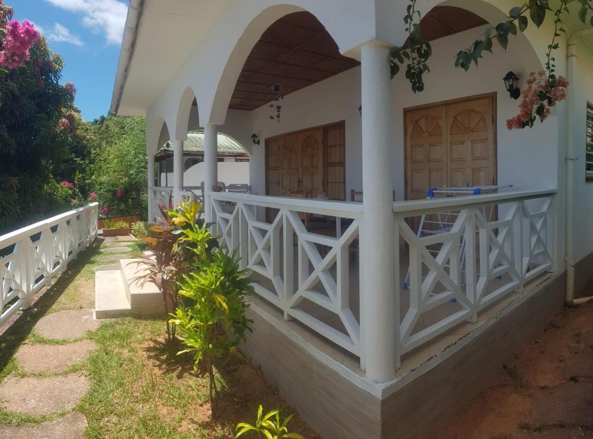 Baie S.Te Anne Case Vacanza Baie Sainte Anne Esterno foto